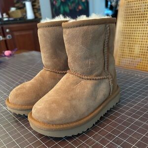 UGG Tan Kids Boots with Cozy Lining | Girl| Size 8T